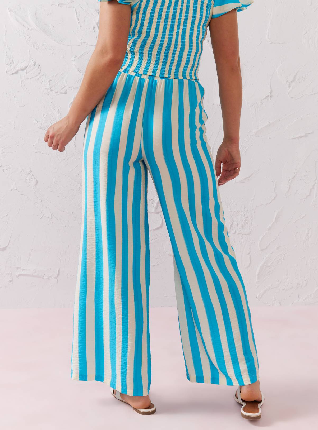EVERBELLE Blue Stripe Wide Leg Trousers  20 - Image 4